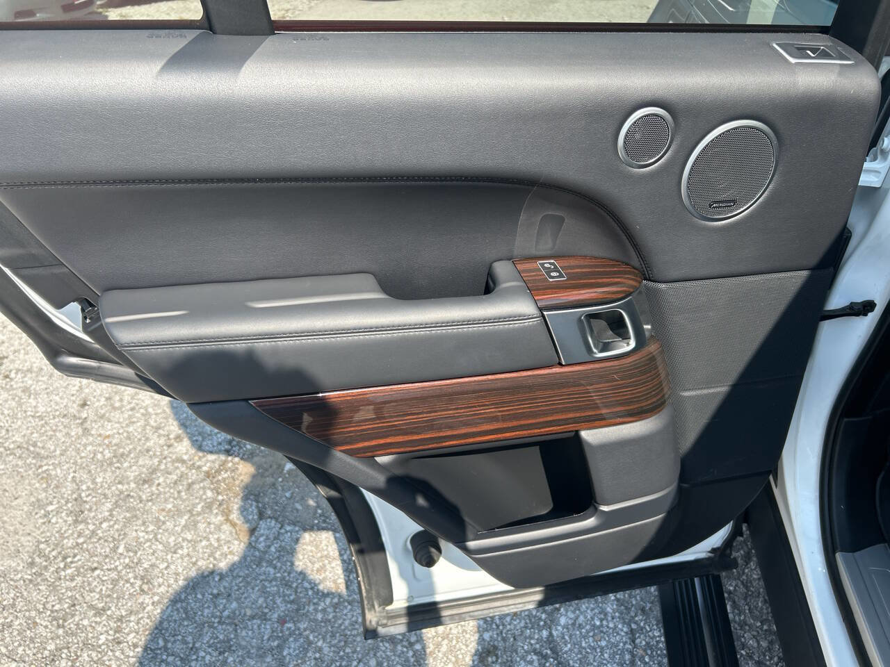 Used 2015 Land Rover Range Rover Supercharged image 15