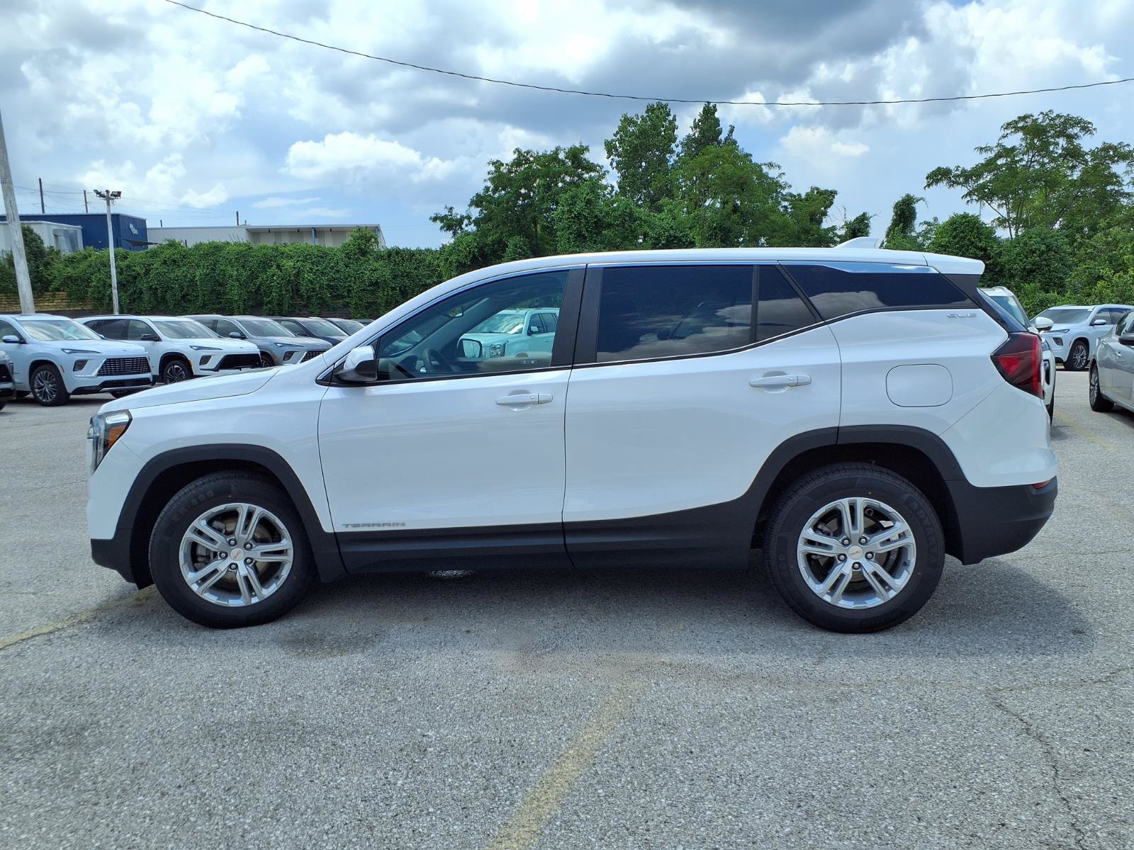 Used 2022 GMC Terrain SLE FWD image 33
