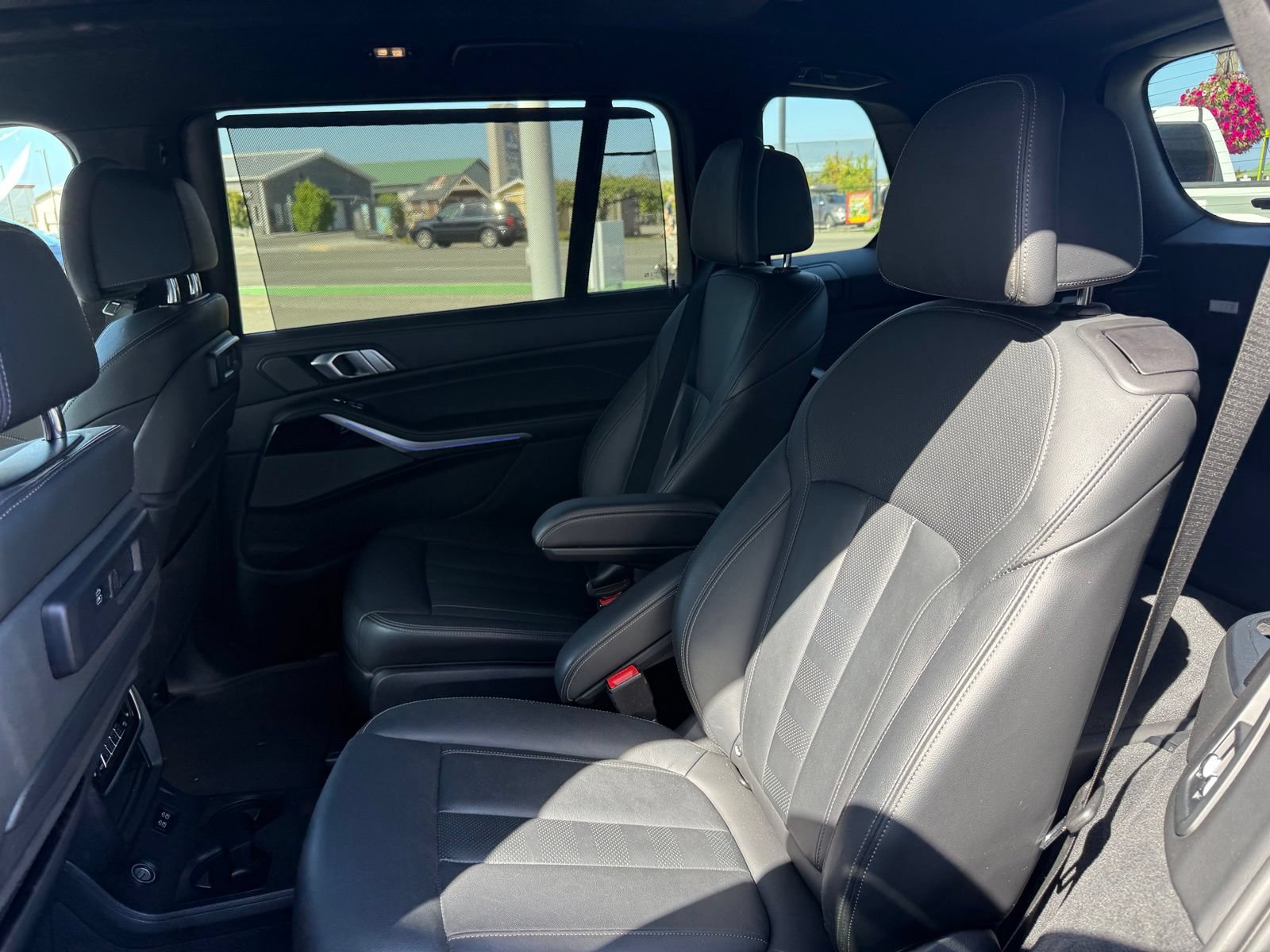 Used 2022 BMW X7 M50i AWD/4WD image 34