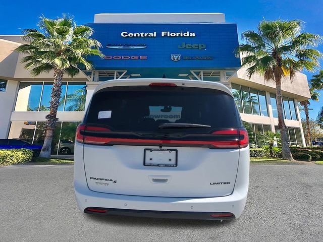 New 2027 Chrysler Pacifica Limited FWD image 6
