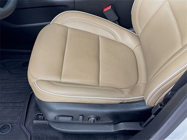 Used 2023 Chevrolet Traverse Premier image 22