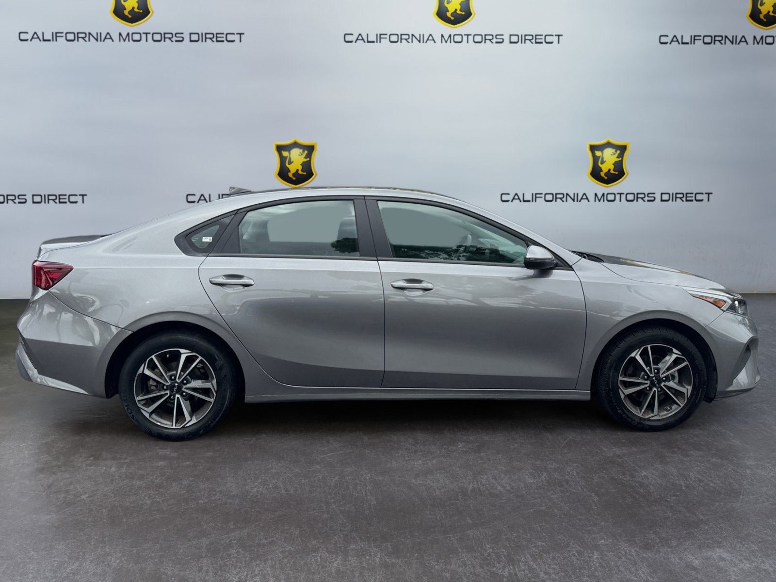 Used 2023 Kia Forte LXS w/ LXS Technology Package FWD image 6