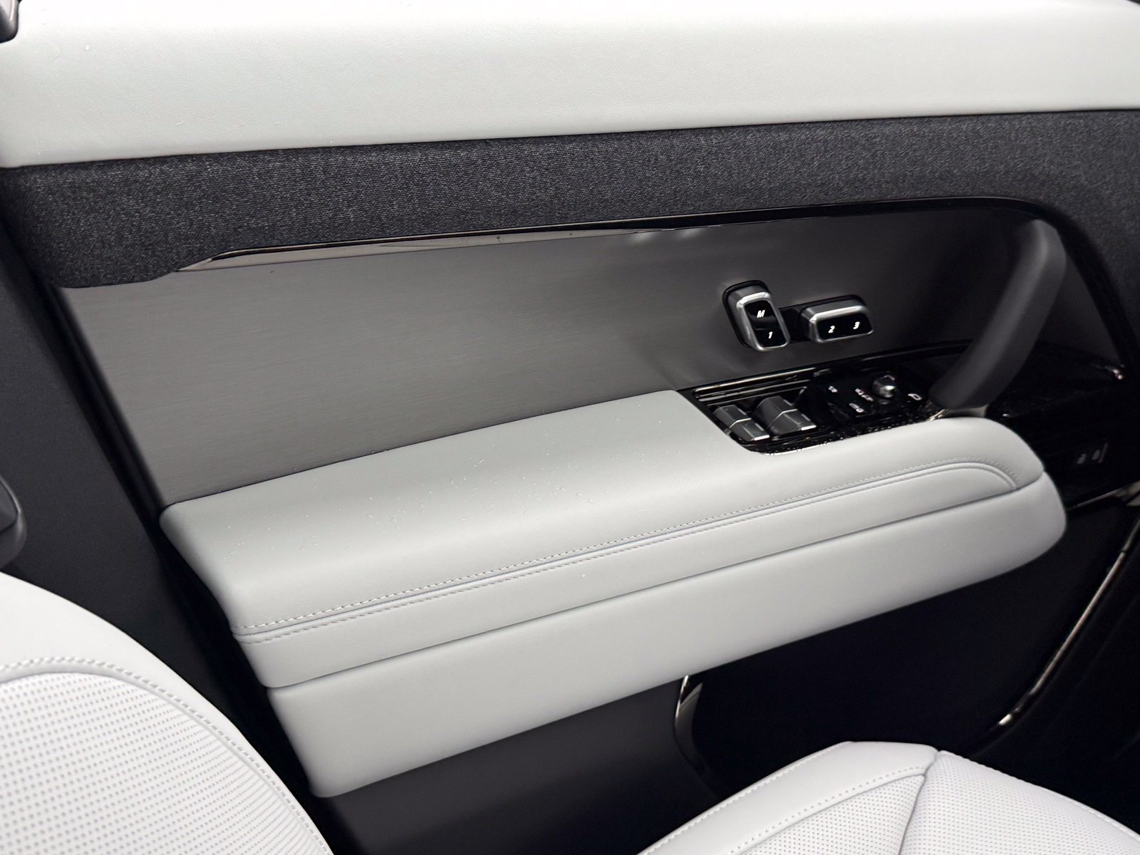 New 2027 Land Rover Range Rover Sport SE AWD/4WD image 35