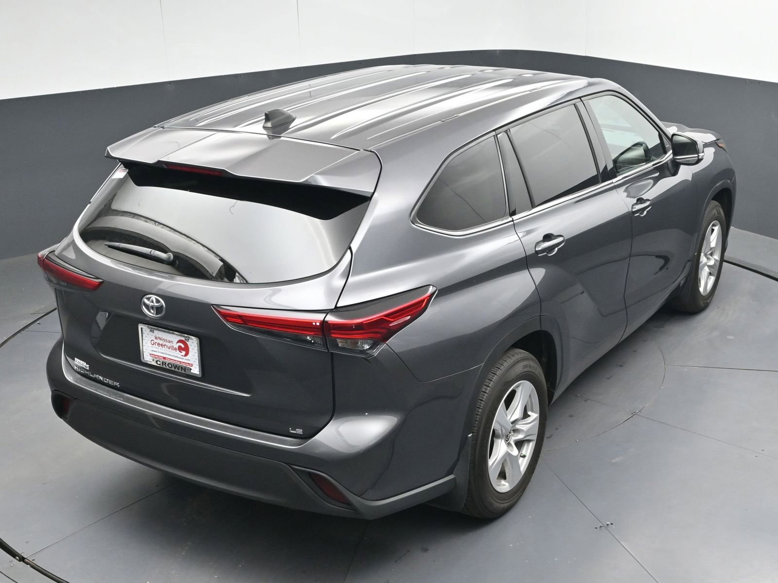Used 2022 Toyota Highlander LE image 34