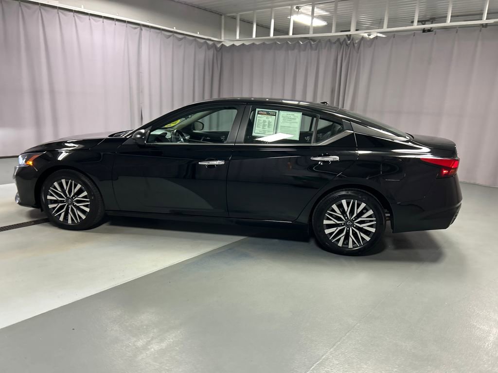Used 2025 Nissan Altima 2.5 SV FWD image 4