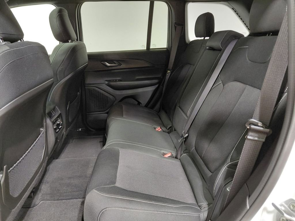Certified 2025 Jeep Grand Cherokee Laredo X image 39