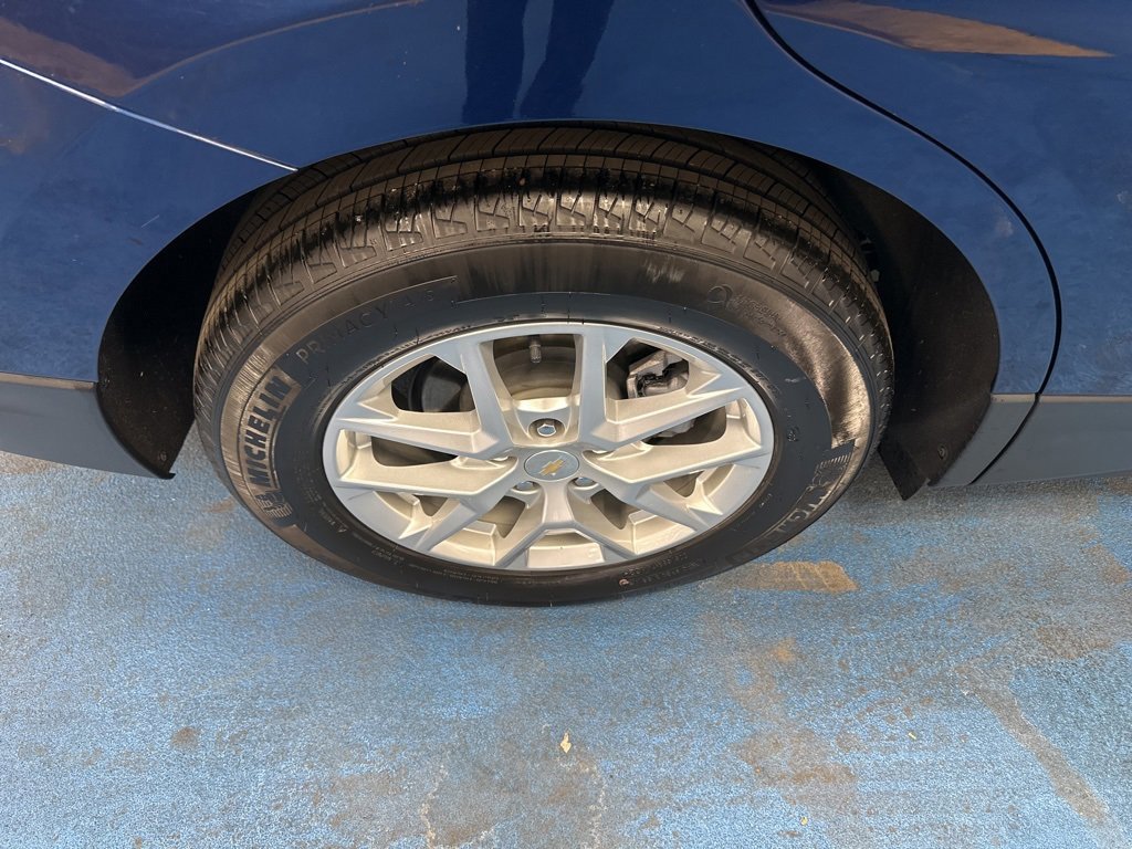 Used 2023 Chevrolet Equinox LS w/ LS Convenience Package image 5