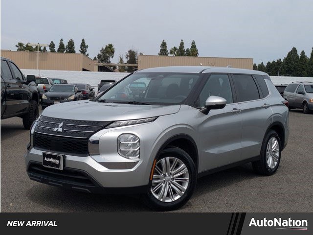 Used 2024 Mitsubishi Outlander ES image 1