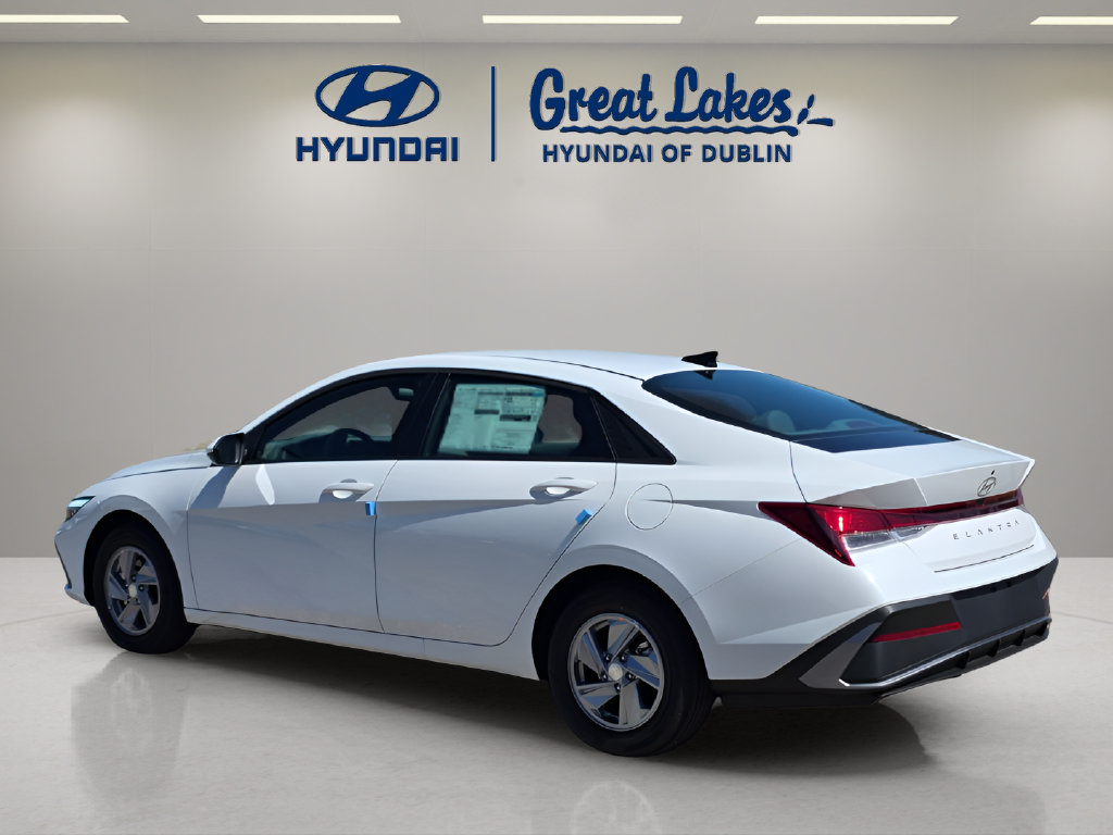 New 2026 Hyundai Elantra SE FWD image 3