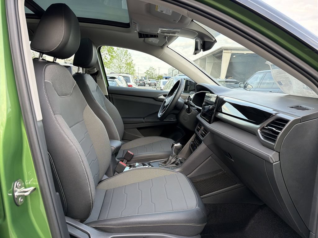 New 2026 Volkswagen Taos SE FWD image 17