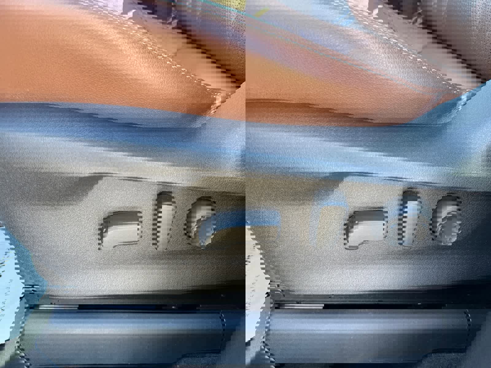 Used 2023 Subaru Ascent Touring image 18