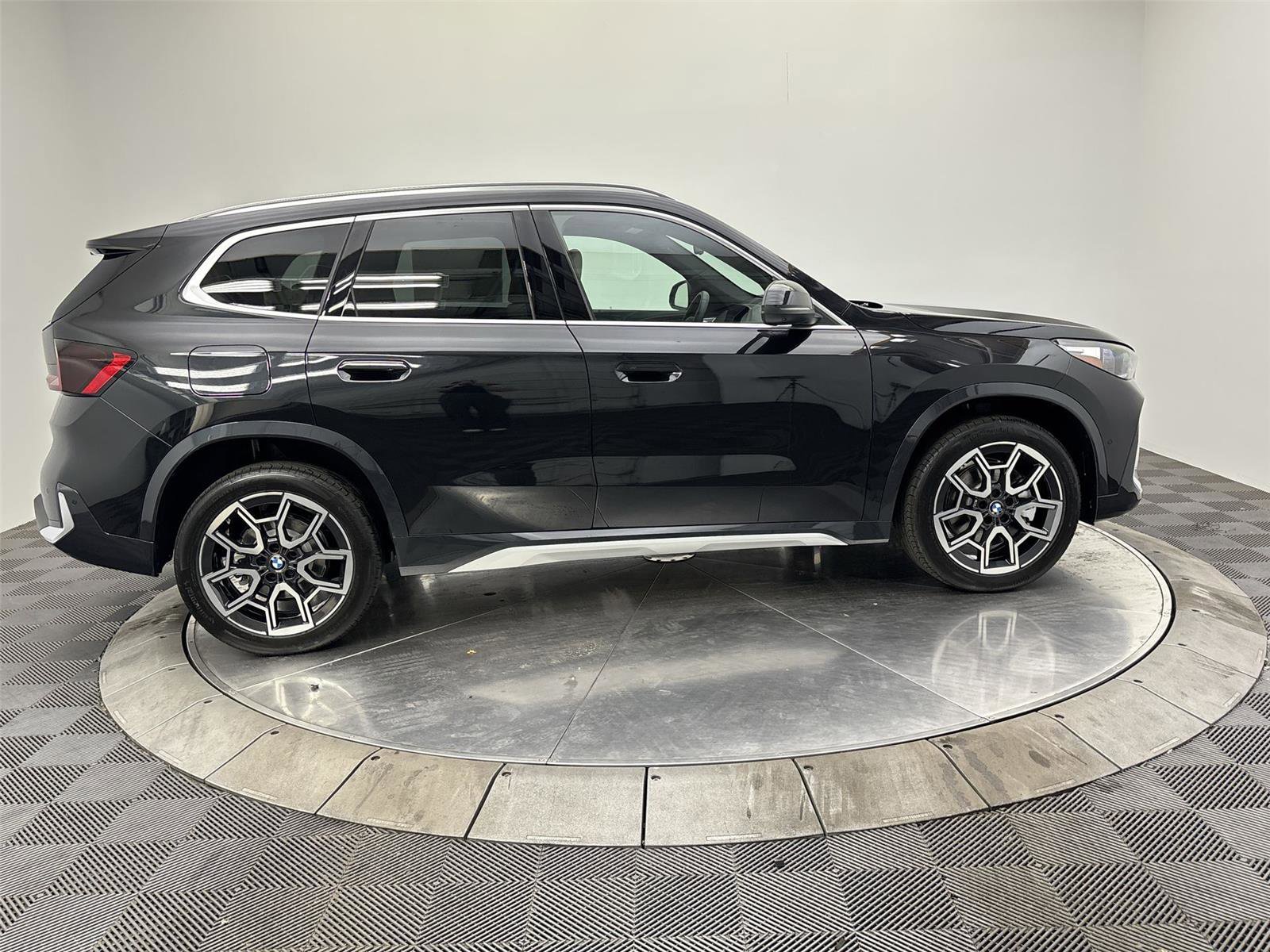 New 2025 BMW X1 xDrive28i w/ Premium Package image 17