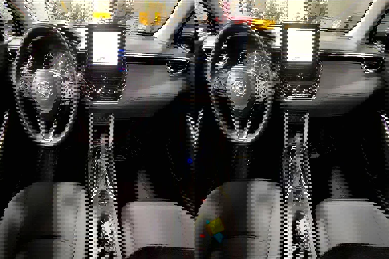 Used 2025 Toyota Corolla Cross LE image 16