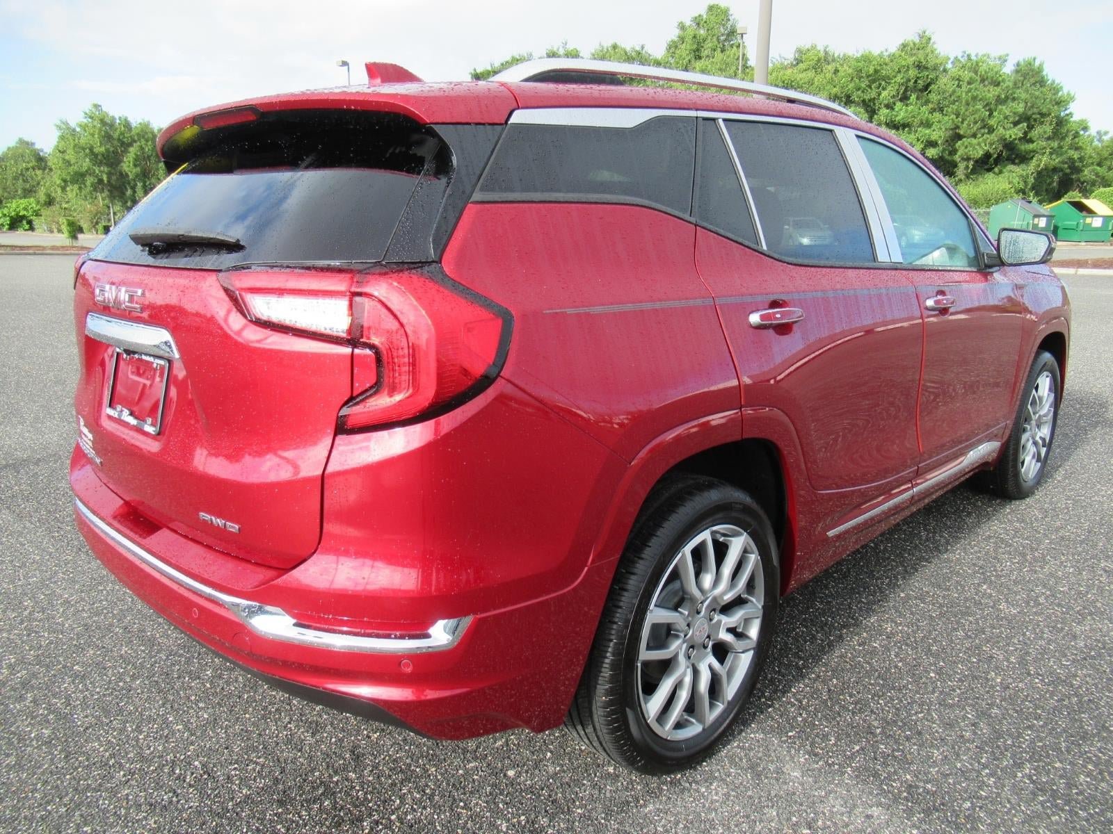 Used 2024 GMC Terrain Denali w/ Denali Premium Package AWD/4WD image 7