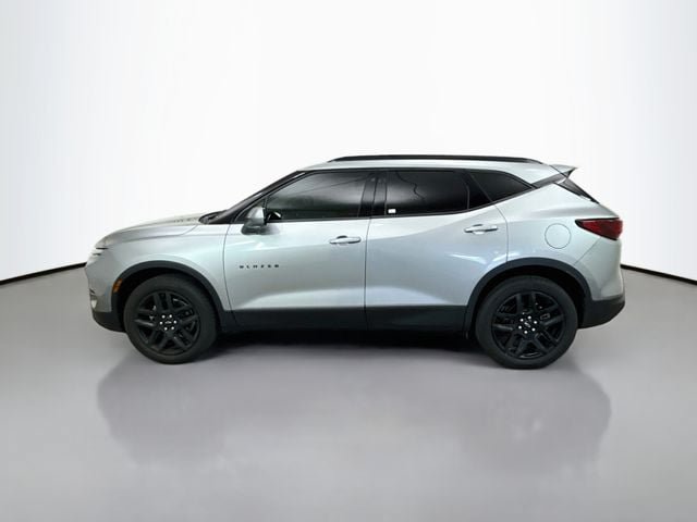 Used 2023 Chevrolet Blazer LT w/ Convenience Package FWD image 4