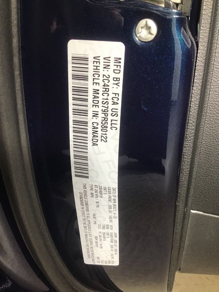 Used 2023 Chrysler Pacifica Limited w/ Uconnect Theater Family Group FWD image 37