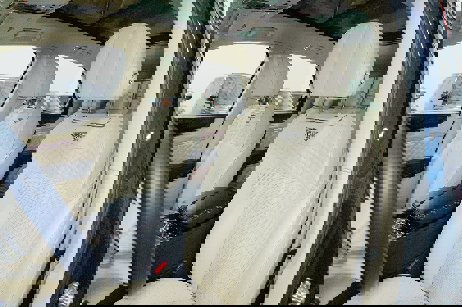 Used 2020 Bentley Bentayga V8 image 24