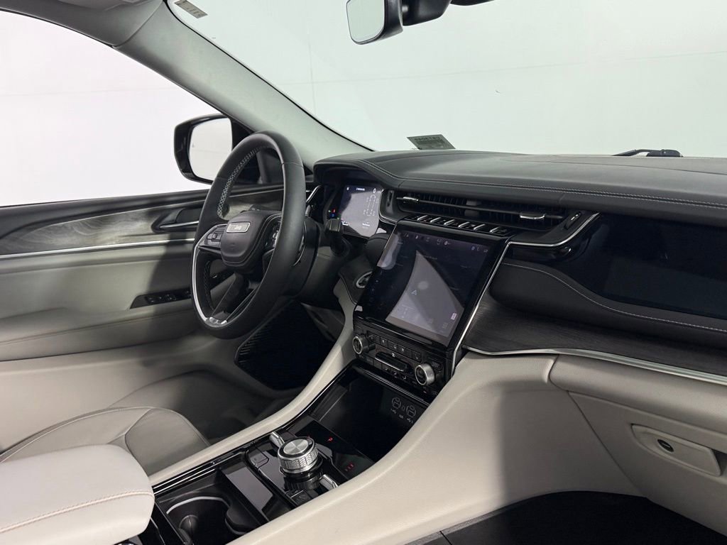 Certified 2023 Jeep Grand Cherokee L Overland w/ Rear Seat Video Group I AWD/4WD image 35