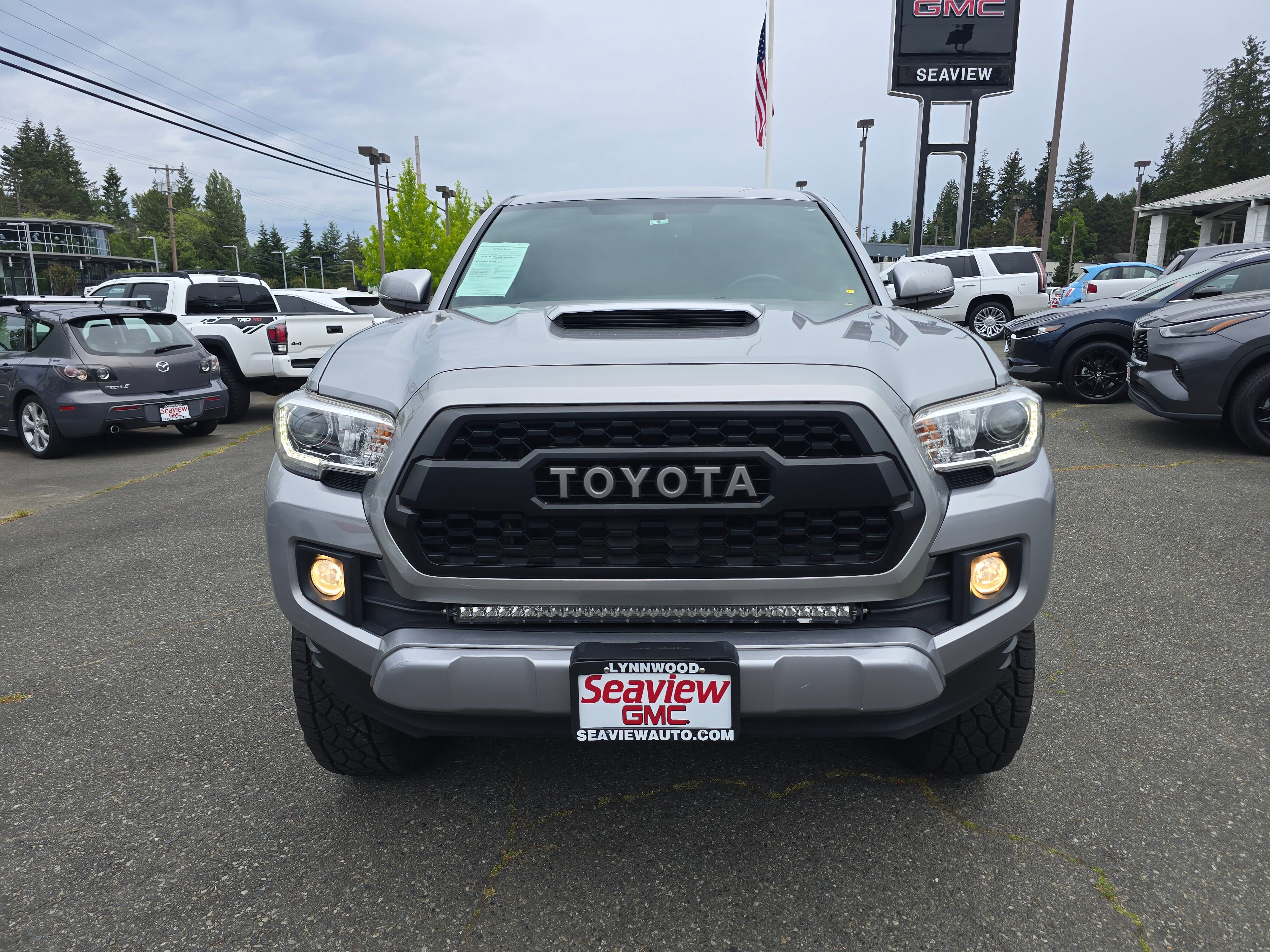 Used 2016 Toyota Tacoma TRD Sport w/ Premium & Technology Package AWD/4WD image 8