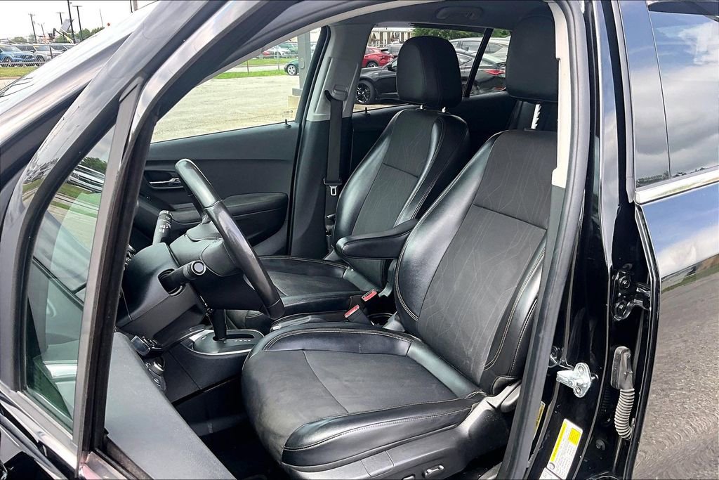 Used 2020 Chevrolet Trax LT w/ LT Convenience Package FWD image 34