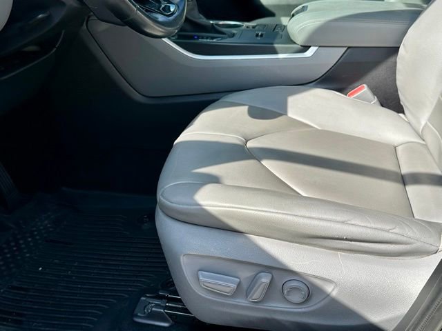 Used 2020 Toyota Highlander XLE image 14