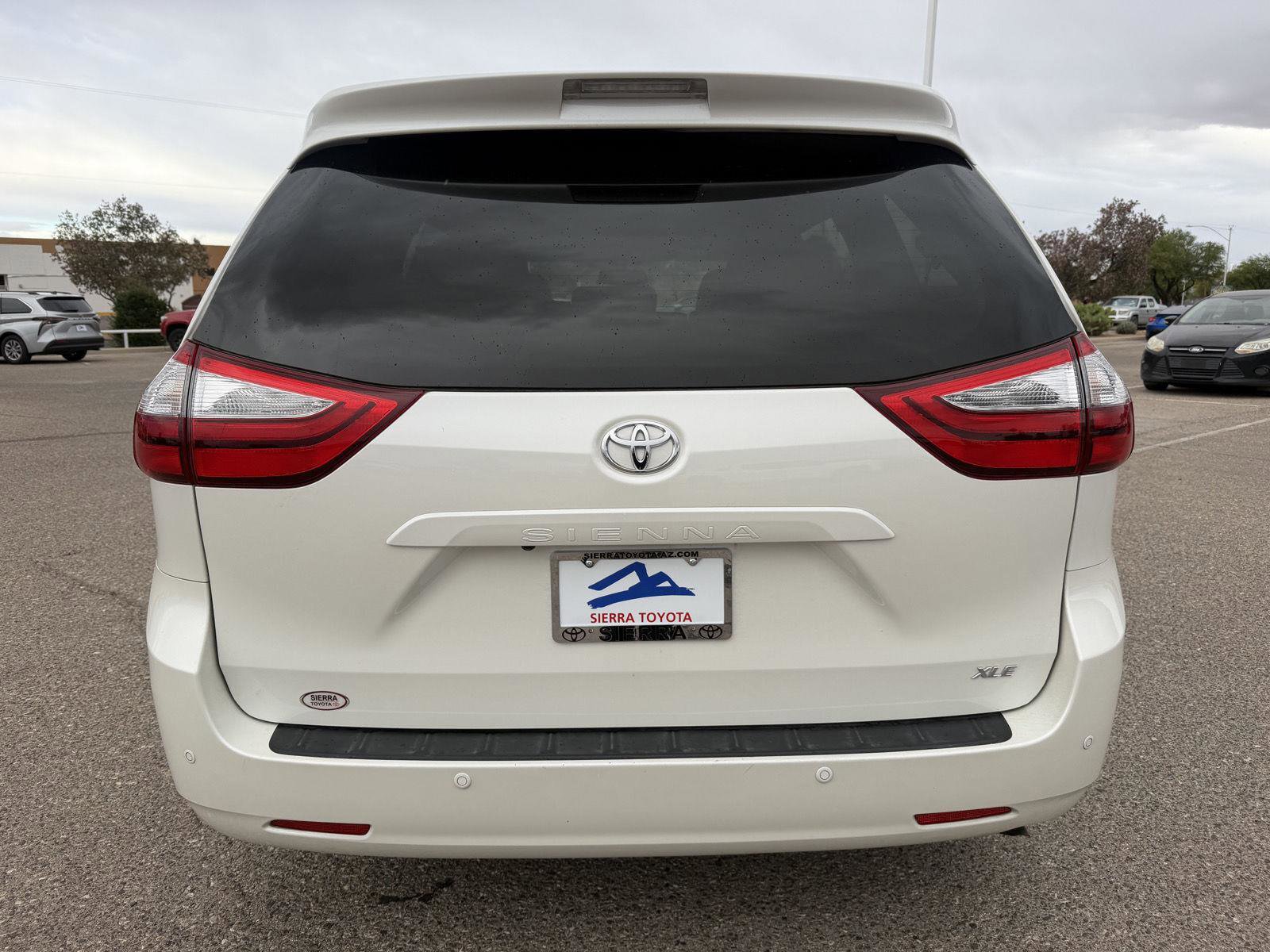 Used 2017 Toyota Sienna XLE w/ XLE Navigation Package FWD image 4