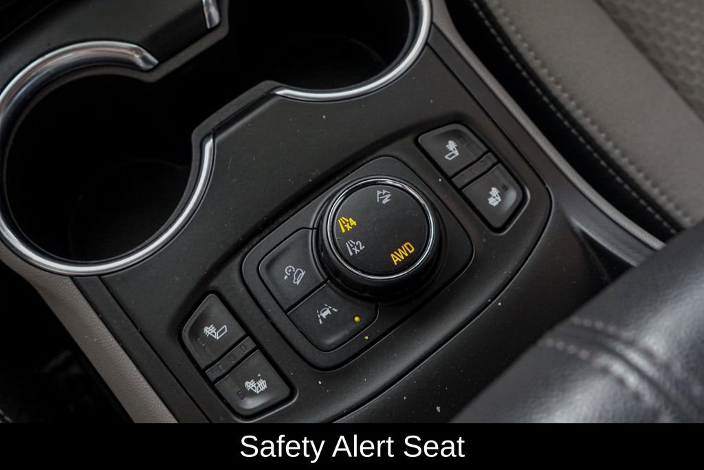 Used 2023 GMC Terrain SLE w/ Driver Convenience Package image 16