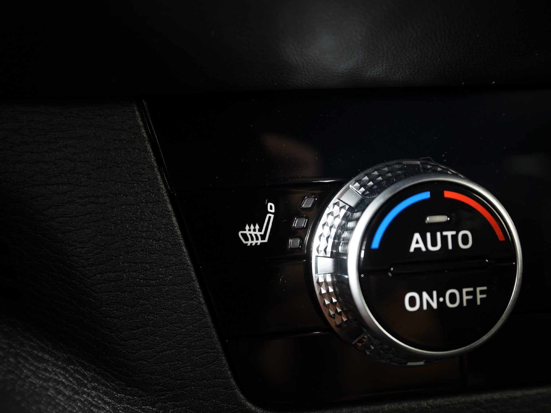 New 2026 Mitsubishi Outlander LE FWD image 15