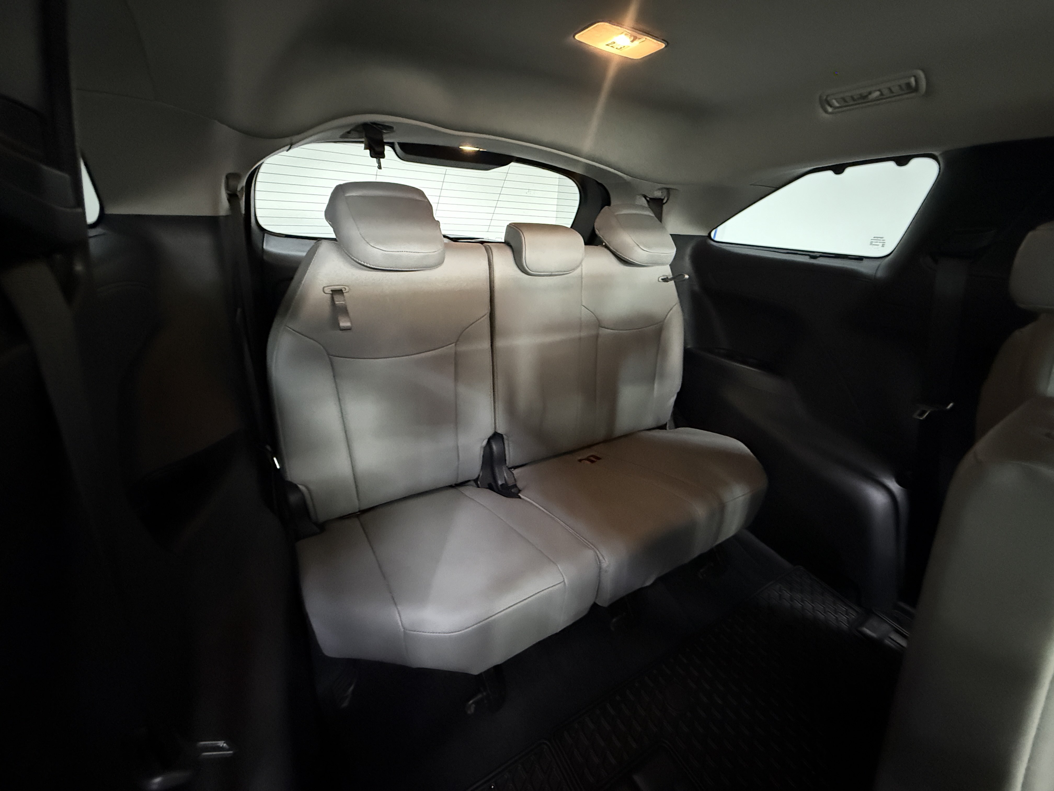 Used 2026 Toyota Sienna XLE FWD image 26