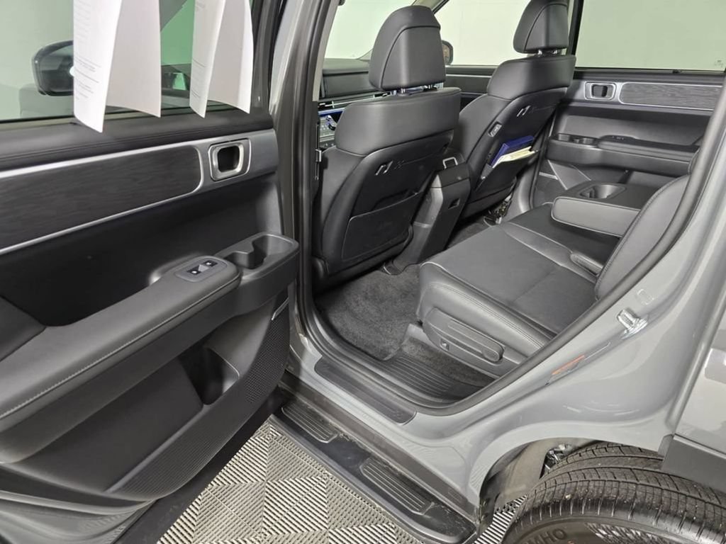 Used 2026 Hyundai Santa Fe Limited AWD/4WD image 17