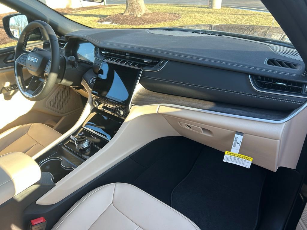 New 2025 Jeep Grand Cherokee Limited image 22