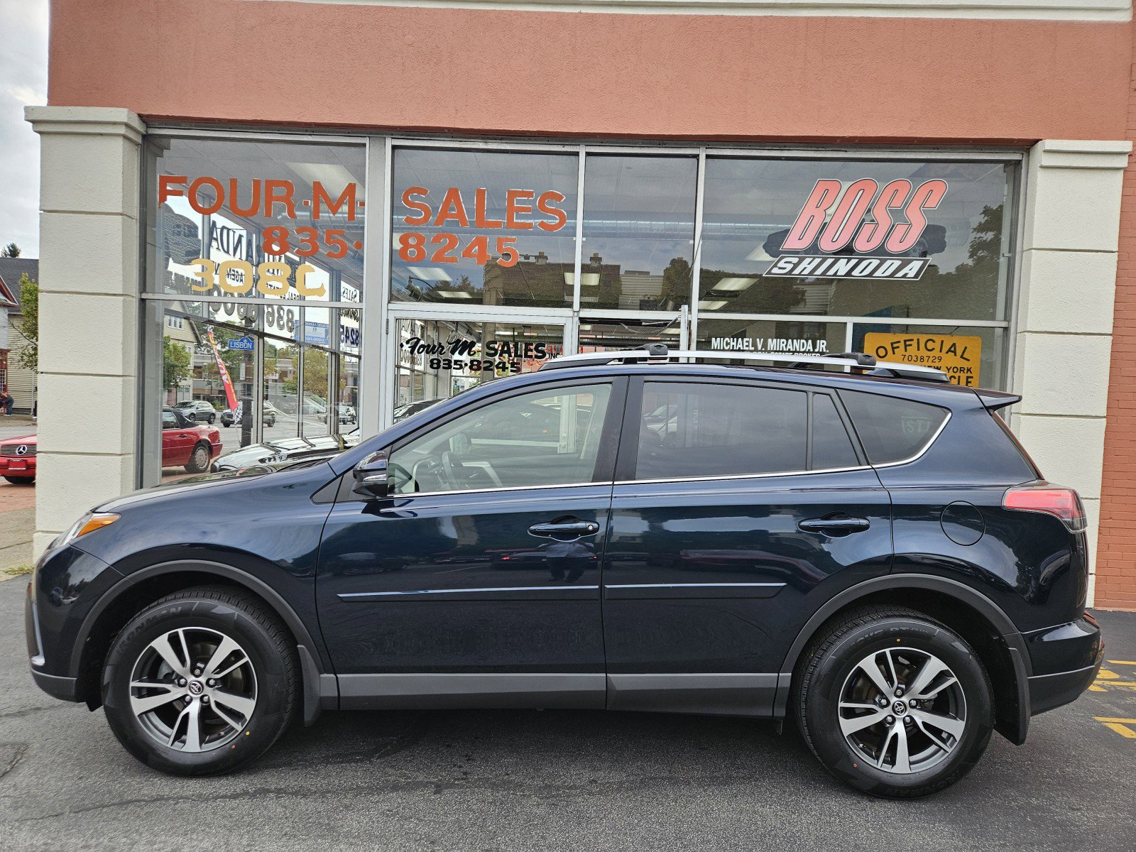 Used 2017 Toyota RAV4 XLE w/ Plus Extra Value Package image 7