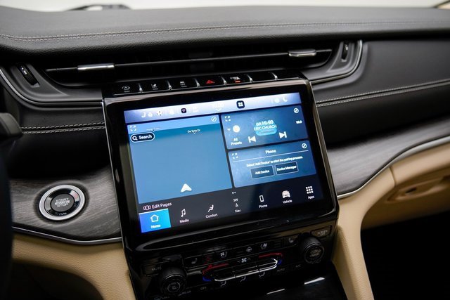 Used 2022 Jeep Grand Cherokee Limited w/ Luxury Tech Group II image 21