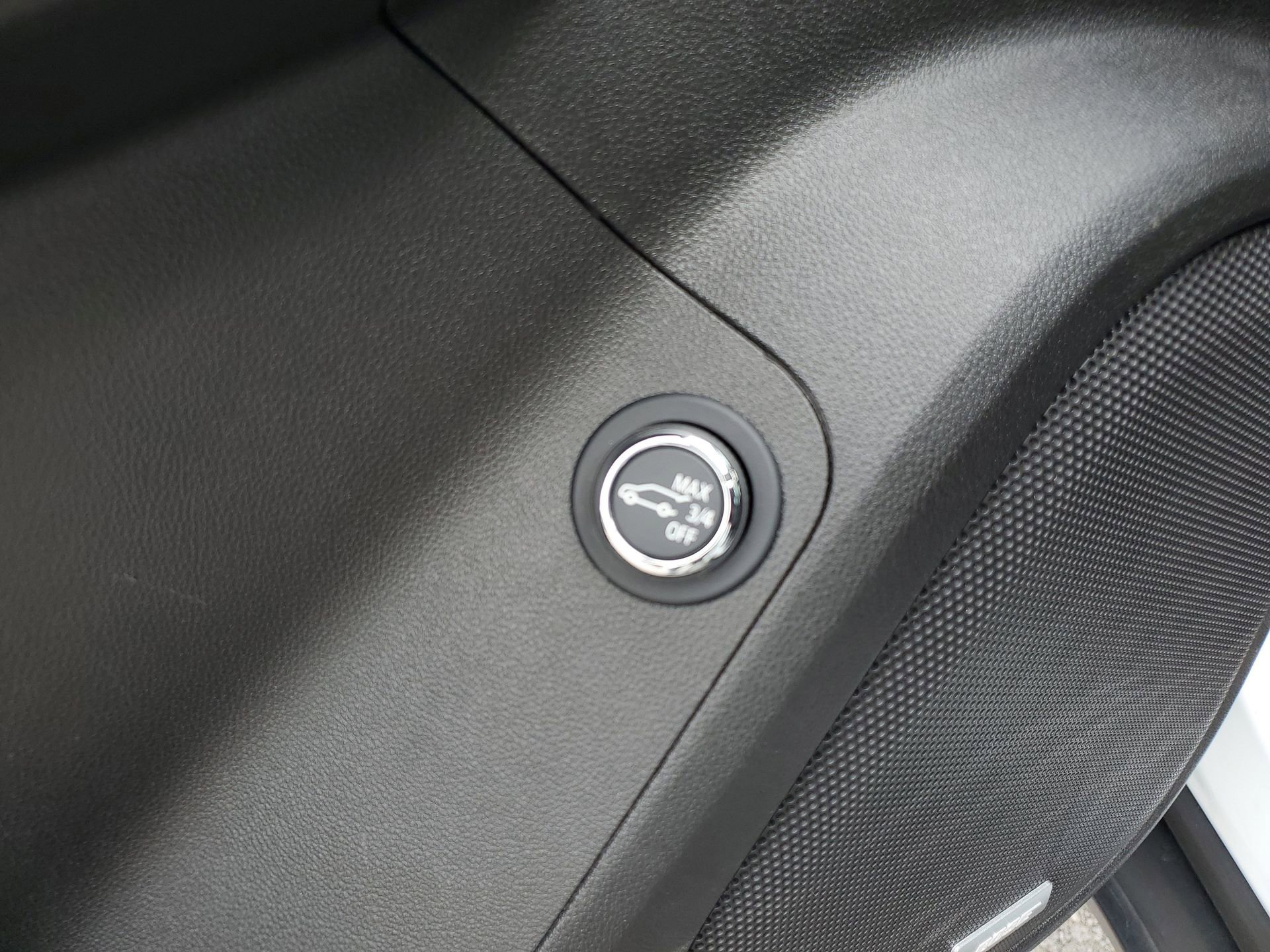 Used 2023 GMC Acadia Denali w/ Denali Technology Package image 20