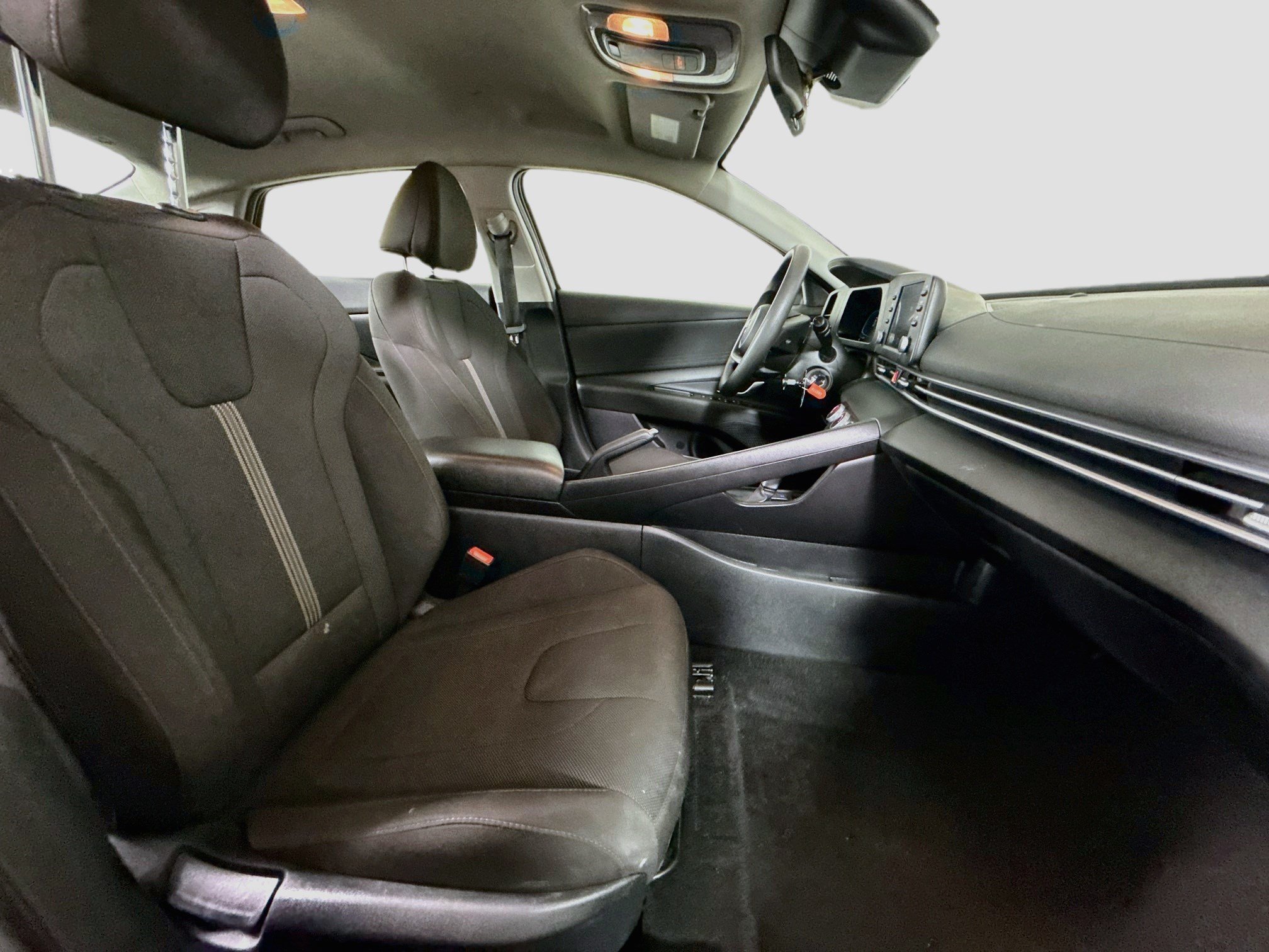 Used 2025 Hyundai Elantra SE FWD image 28
