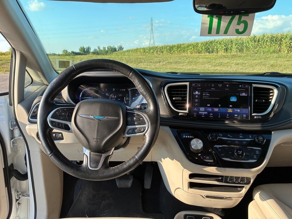 Used 2021 Chrysler Pacifica Touring-L FWD image 12