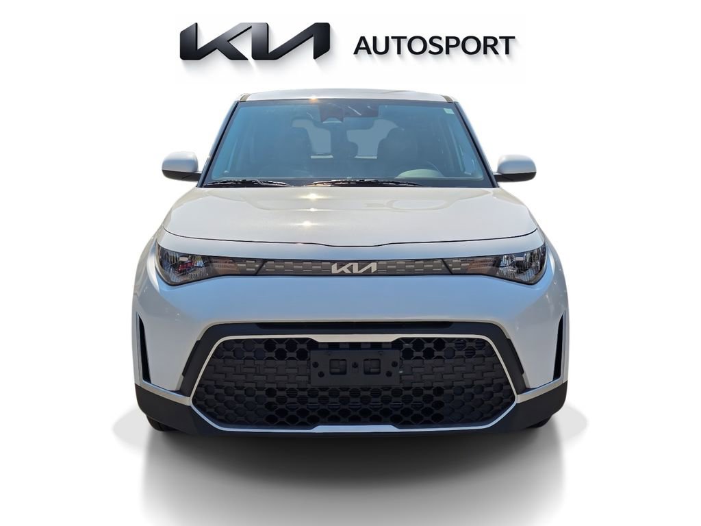 Used 2025 Kia Soul LX FWD image 2