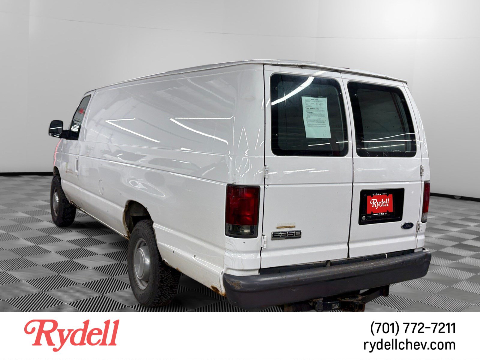 Used 2006 Ford E-350 and Econoline 350 Extended Super Duty RWD image 2
