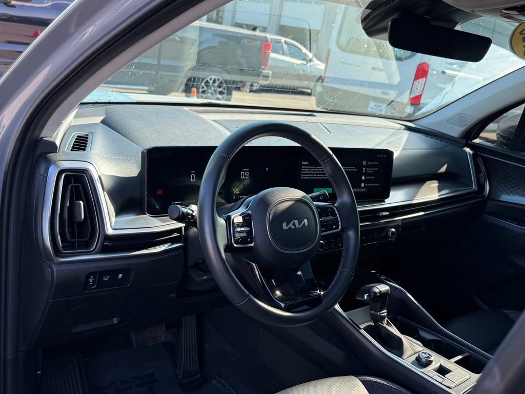 Used 2025 Kia Sorento EX w/ Panoramic Sunroof Package FWD image 3