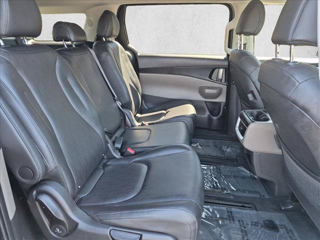 Used 2026 Kia Carnival LXS FWD image 21