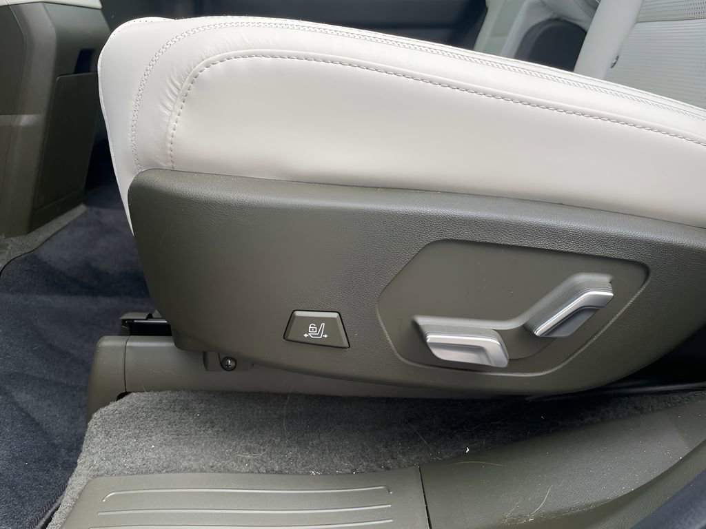 Used 2025 Hyundai Santa Fe Calligraphy image 18