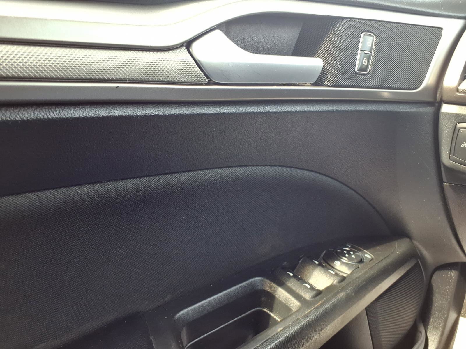 Used 2019 Ford Fusion SE image 17