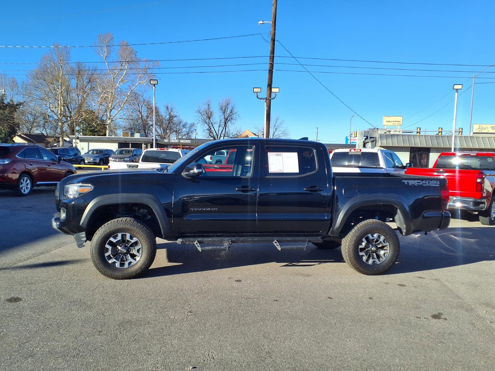 Used 2019 Toyota Tacoma TRD Off-Road w/ Technology Package AWD/4WD image 17