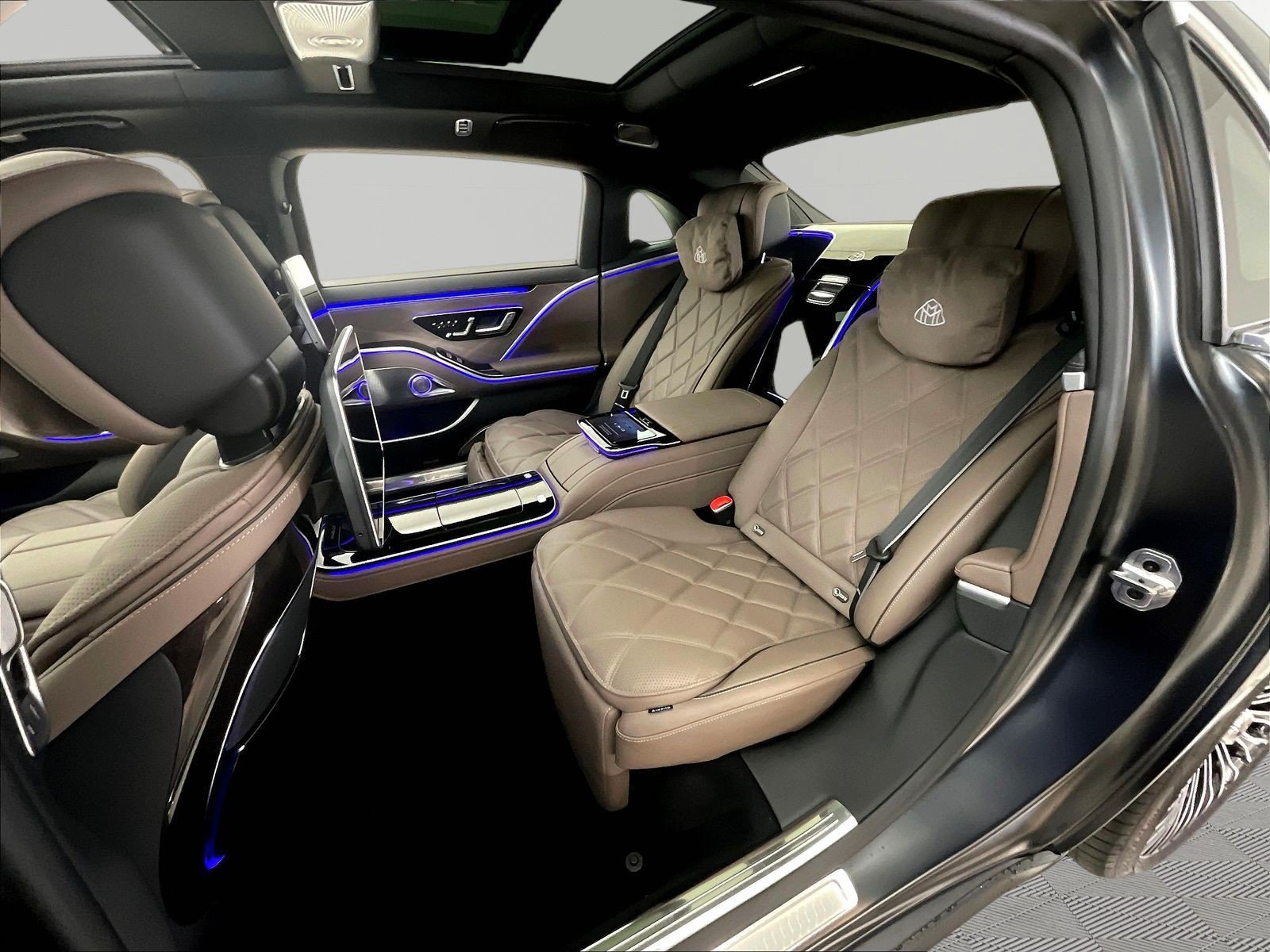 Certified 2024 Mercedes-Benz Maybach S 680 4MATIC image 22