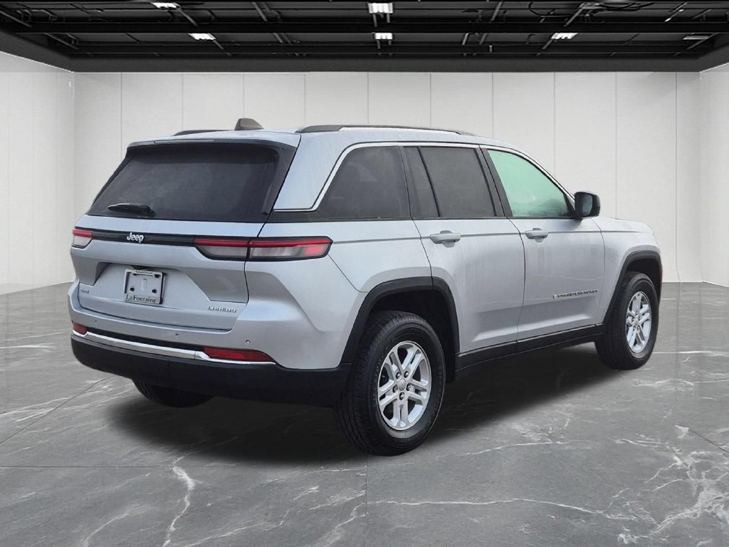 Used 2024 Jeep Grand Cherokee Laredo AWD/4WD image 5