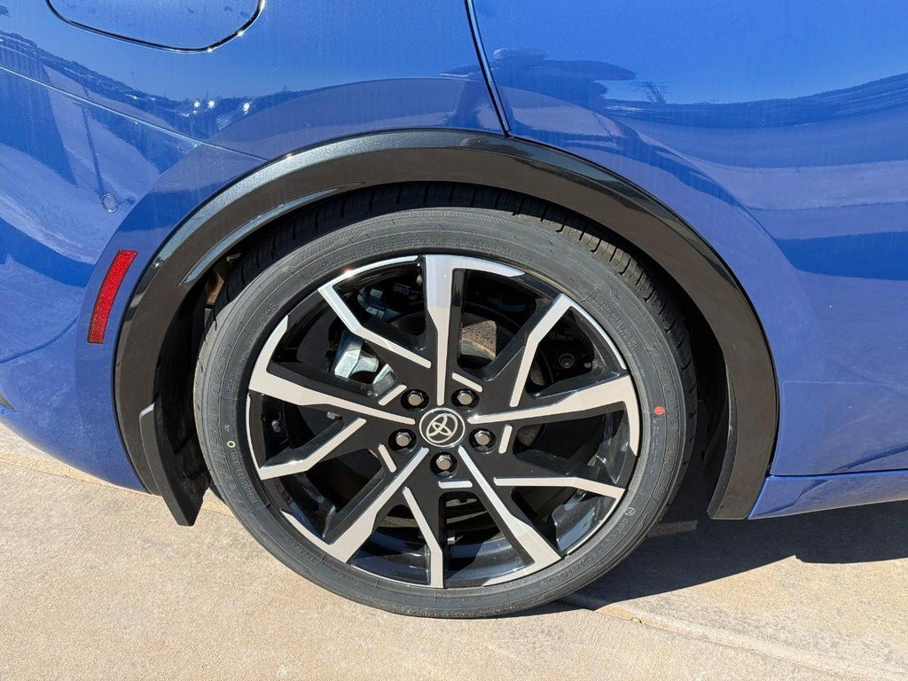 New 2026 Toyota Prius Plug-In Hybrid FWD image 6