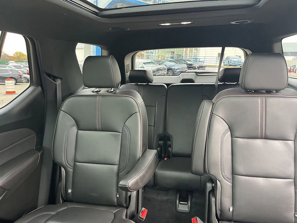 Used 2023 Chevrolet Traverse RS image 56