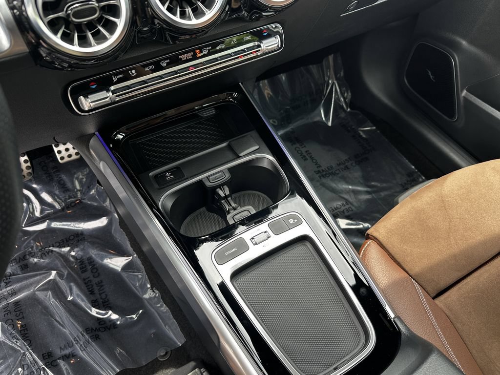 Certified 2025 Mercedes-Benz GLB 35 AMG 4MATIC image 32