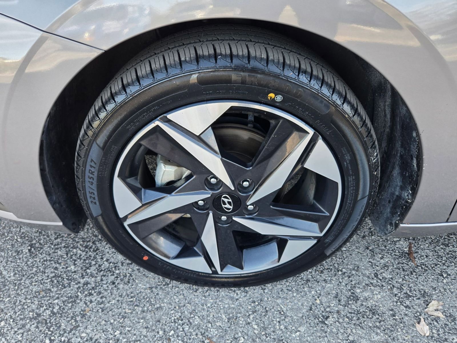 Used 2023 Hyundai Elantra Limited image 26