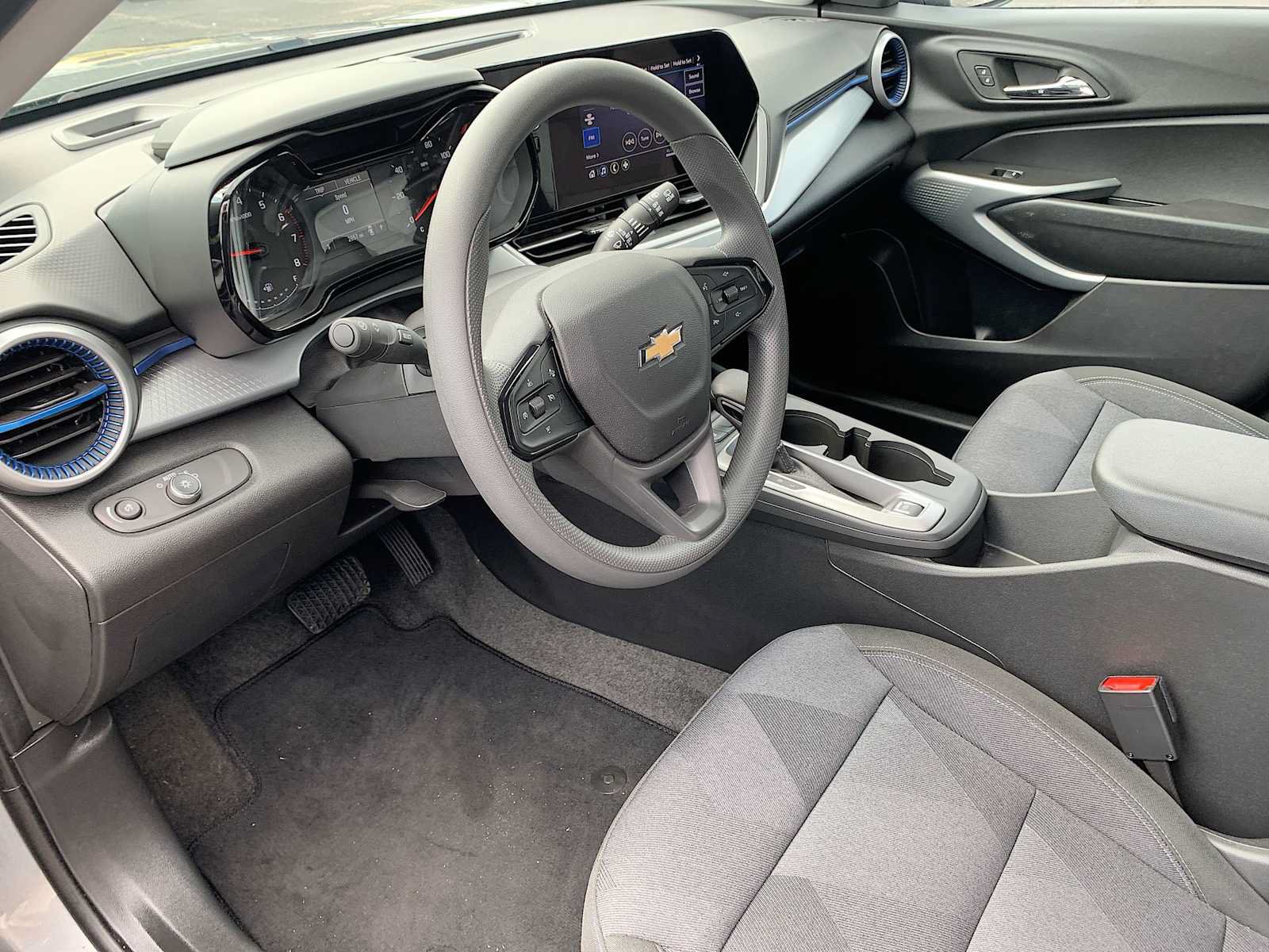 Certified 2025 Chevrolet Trax LS w/ LS Convenience Package FWD image 10